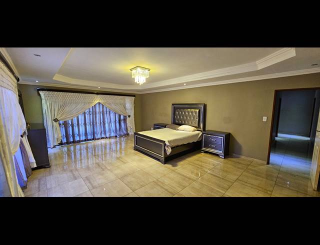 5 BEDROOM HOUSE FOR SALE IN SERALA VIEW